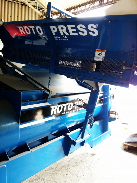 ROTO-PRESS 青貯飼料裝填機