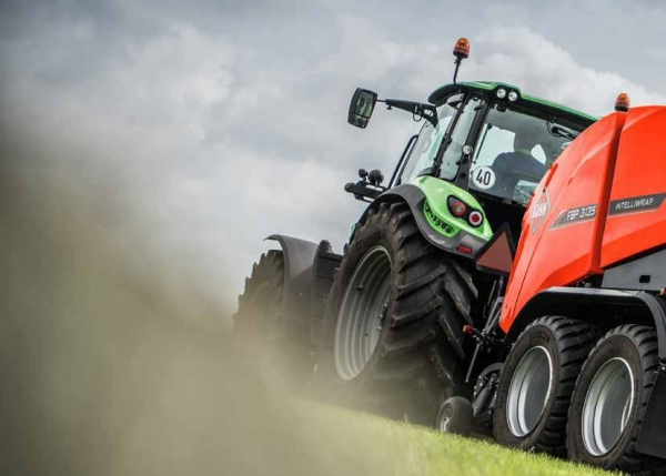 KUHN FB 3135 圓形草包捆包機